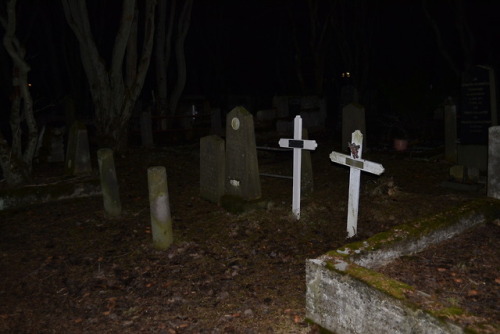 ghilliedubh - Photos I took in the graveyard