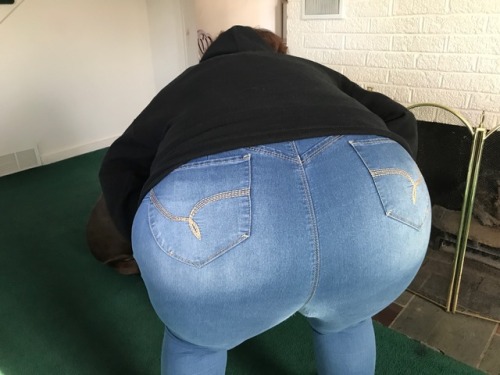 hotwife0523 - Some pics of my ass in jeggings for a new...