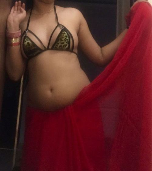 telugumale - Bhabhis always sexy when they remove their saree my...