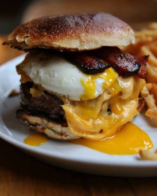yummyfoooooood - Bacon & Egg CheeseburgerBurgers with eggs on...