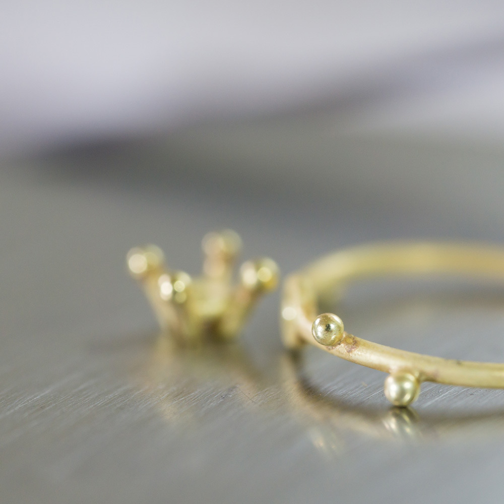 リメイクジュエリーの制作風景　ゴールドのリング　屋久島で作る婚約指輪