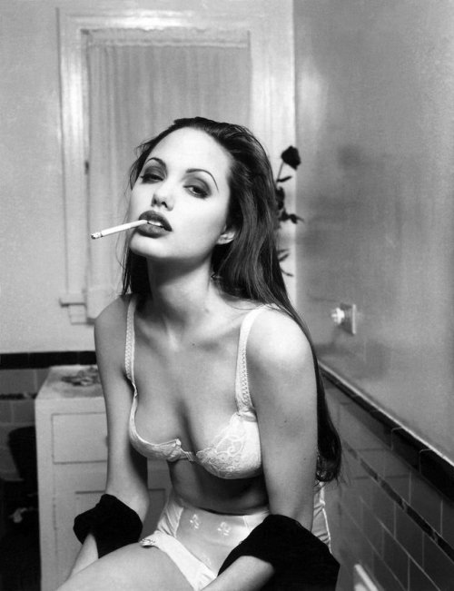 ausbluten - Angelina Jolie by Helmut Newton