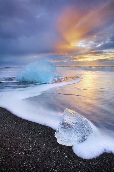 kgfrocks - Blue Ice - Sunrise at Jökulsárlón beach, South Coast,...