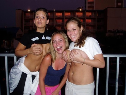 friendsshowingoff - Big handfuls on the right 