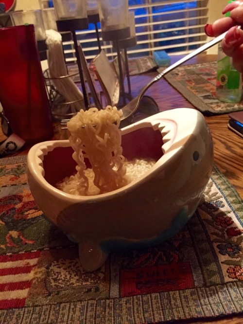 novelty-gift-ideas - Shark Attack Bowl