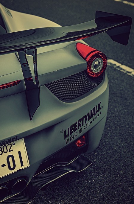 dreamer-garage - LibertyWalk Ferrari 458 Italia (via)