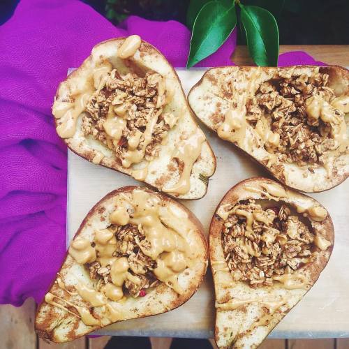 jessitheyogi - Cinnamon baked pears stuffed w/ granola 