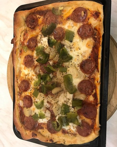 Homemade Spanish Fuet Salami Pizza #foodporn #homemadepizza...