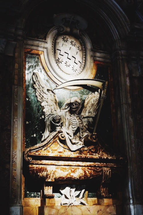 magic-of-eternity - 1) Death in the monument to Cardinal Cinzio...