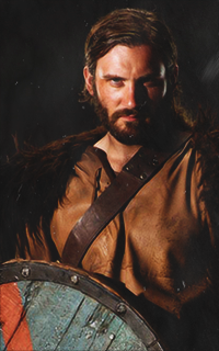 Clive Standen Tumblr_nbwxqk4HFe1tyhl08o5_250