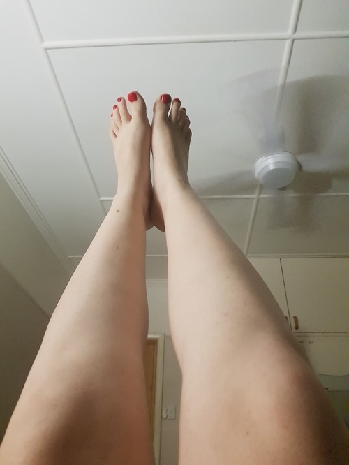 giggletits - Painted my nails for my foot loving Daddy