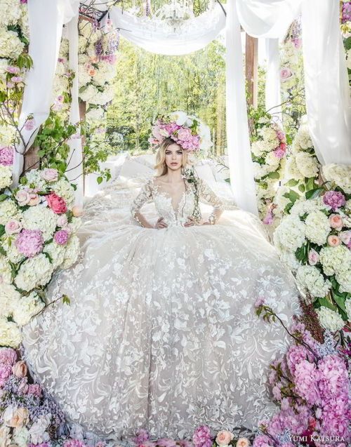 (via Yumi Katsura Couture Spring 2019 Wedding Dresses — Modern...