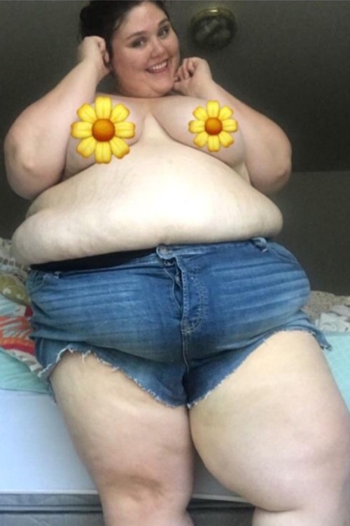 thuridbbw:2018 is the year of fat girls in short shorts!