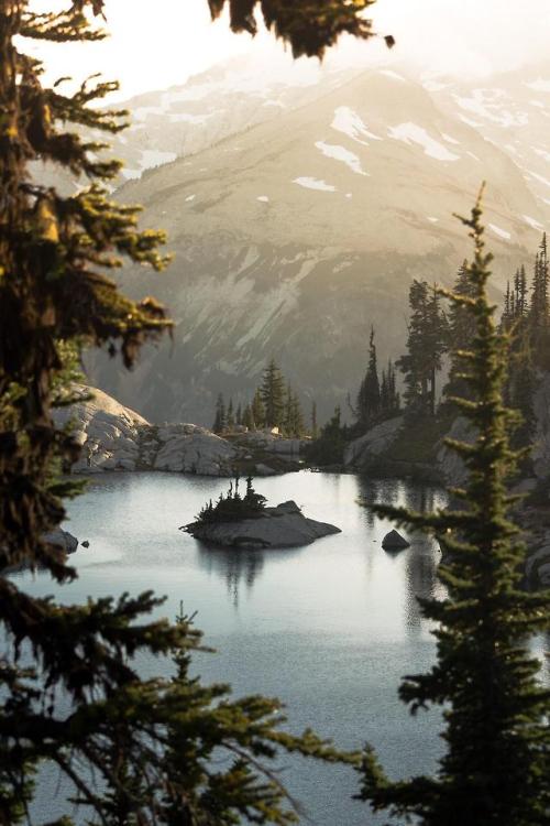 thebeautifuloutdoors - Golden hour in the Alpine Lakes Wilderness...