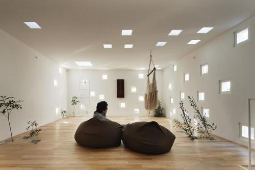 stylish-homes - Roomroom / Takeshi Hosaka Architects via reddit...
