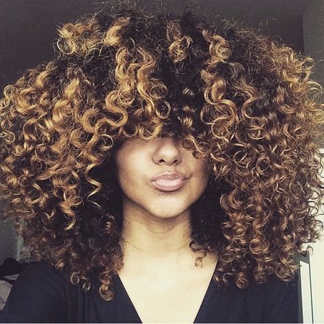 naturalhairqueens:her curls are always poppin