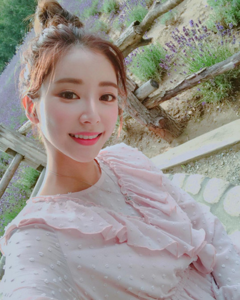 korean-dreams-girls - JungYeon - Selca    Wow beautiful smile 