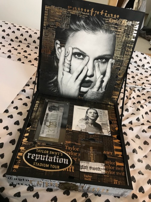 sparklingtaylorswift:TAYLOR SWIFT REPUTATION STADIUM TOUR VIP BOX GIVEAWAY!! I have two of the...