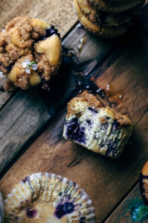 sweetoothgirl:SOFT AND MOIST BLUEBERRY CHEESECAKE MUFFINS