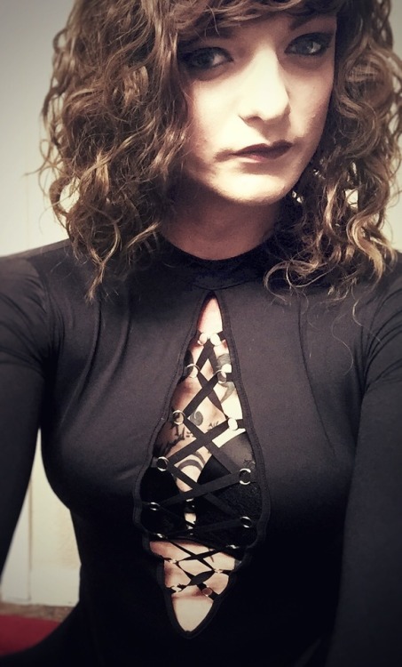iglitzkrieg:Got bored. So I dressed up for the first time in...