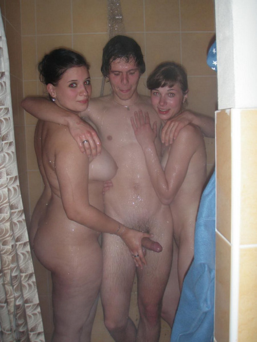 chubbygirls4me:Showers Are For Sharing!