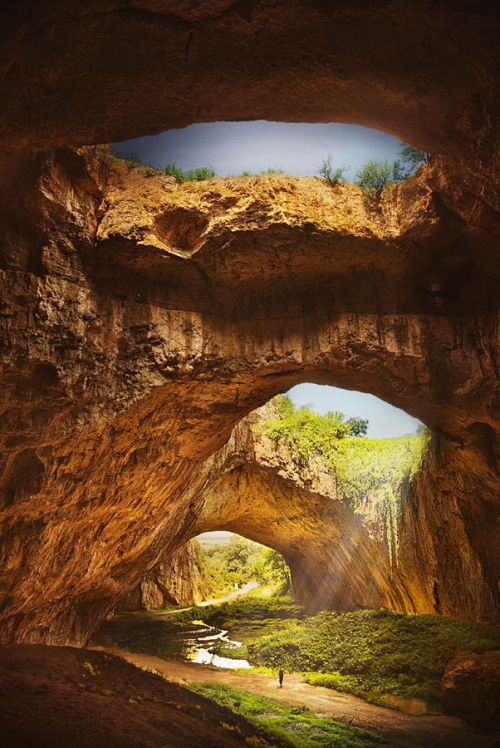 misterlemonzeasychair - our-amazing-world - Devetashka Cave, Bul...