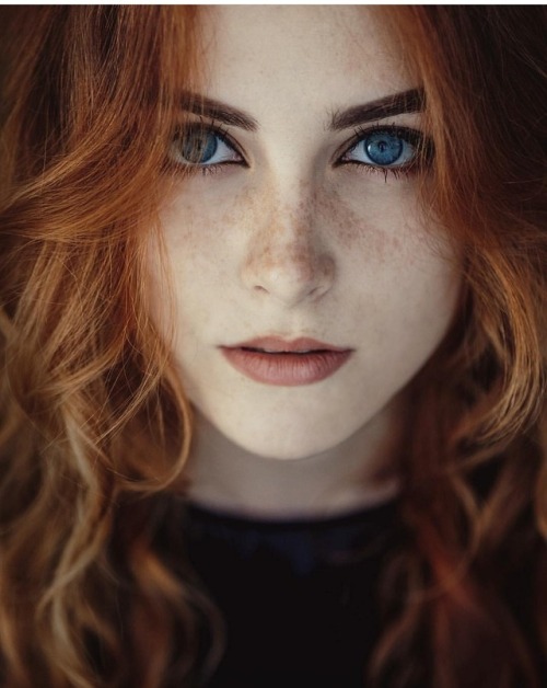 redheads-do-itbetter:Freezed and melted with those eyes 