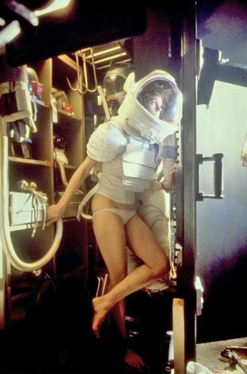 tinybed - humanoidhistory - Sigourney Weaver in a production...