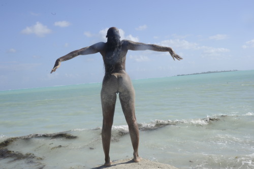 sunshineandhealth - naturistelyon - in the Bahamas 