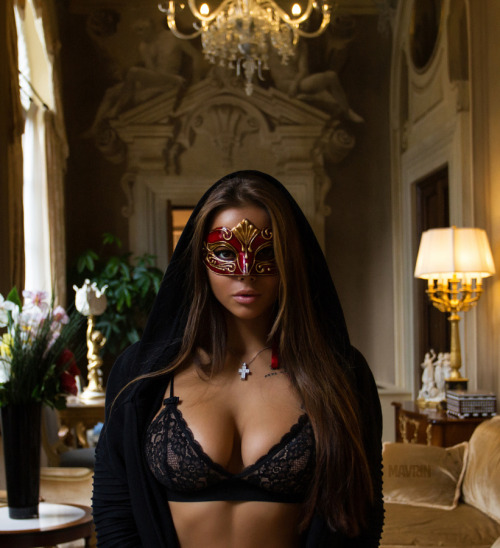whyyzed - Beautiful bra busting masked babePhotog 500 -  Aleksandr...