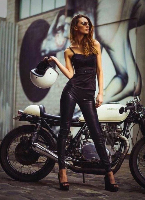 hot-biker-babes:Biker Babe