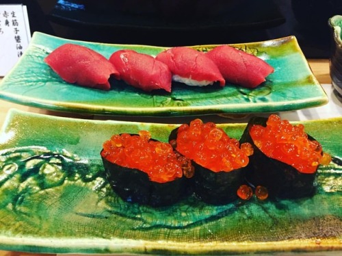いくらじゃないよ。筋子だよ。あと赤身。#生筋子#赤身#マグロ#にぎり#sushi#japnesefood#wasyokuh...
