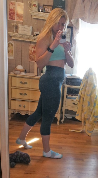 flexinjenna:Ignore the bloated belly! It’s been bloated and...