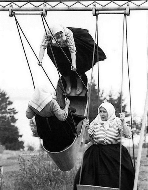yababay - Бабушки развлекаются. СССР, 1966 г.via