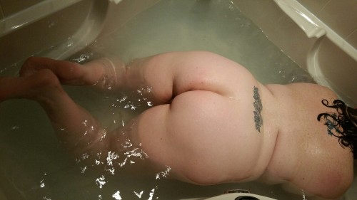 dixiestylez - Wifey all wet ready for a thick cock to slide...