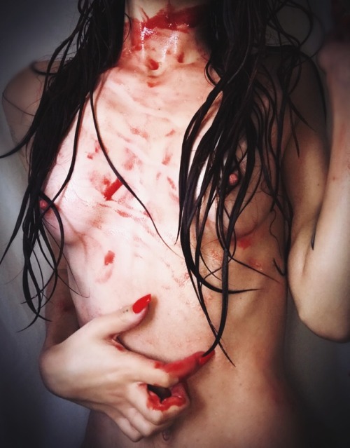 little-lady-lacy:If I don’t bleed, you’re not doing it right.
