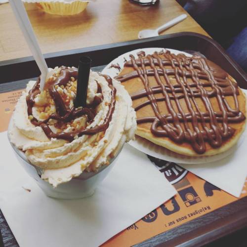 Marry’s Coffee ! #chocolate #nutella #pancakes (à...