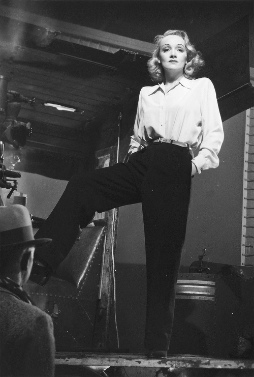 mattybing1025:Marlene Dietrich photographed by Laszlo...