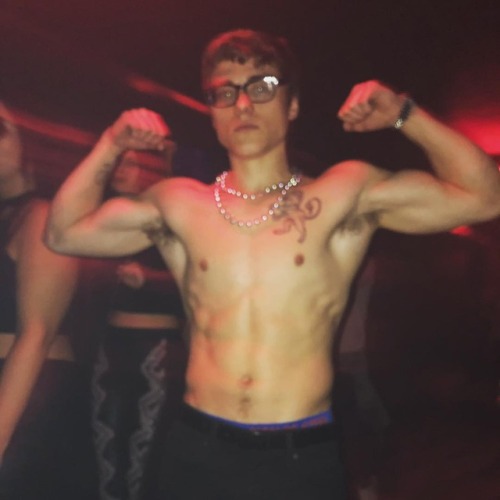 theblakemitchell - Does this count as a shirtless pic?
