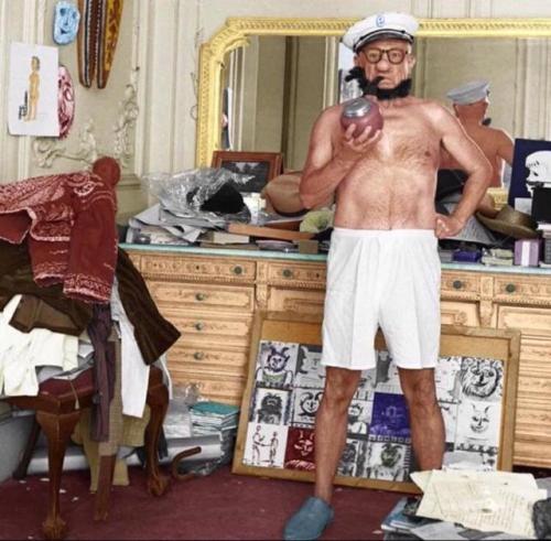 soulsoaker - historicaltimes - Pablo Picasso dresses as popeye in...