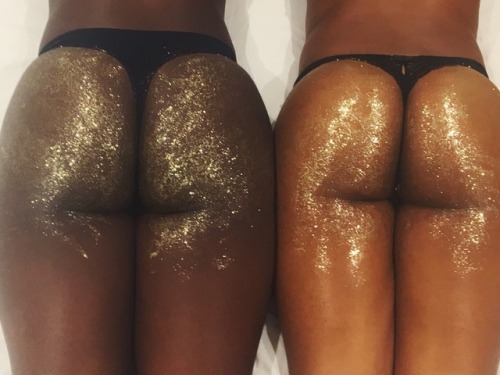 truthinthebooty:You know we had to sprinkle some glitter for...