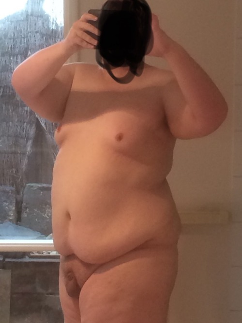 bi-chubbylover-njh:What a sexy body and a dam sexy cock