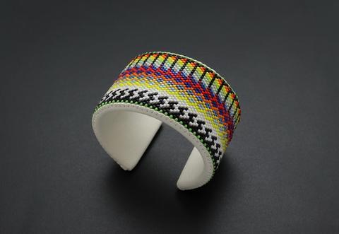 fyeahindigenousfashion - bracelet, Jay Bellis (Haida)