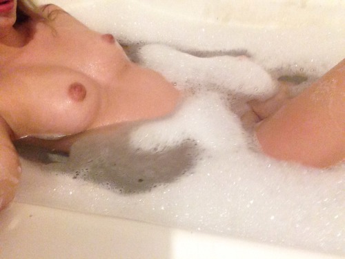 sexysmallbabe:Bath time