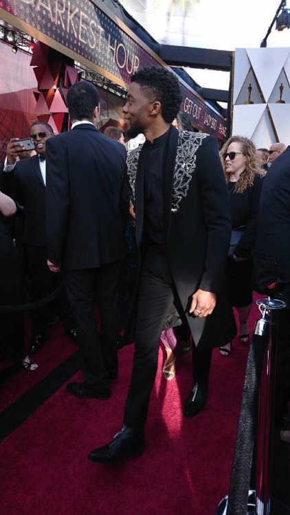 astroparker:Chadwick Boseman, an actual king, at the Academy...