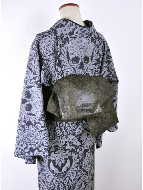tanuki-kimono - Sleek Gothic kimono by Rumi Rock, with skulls,...