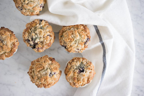 sweetoothgirl - blueberry streusel muffins