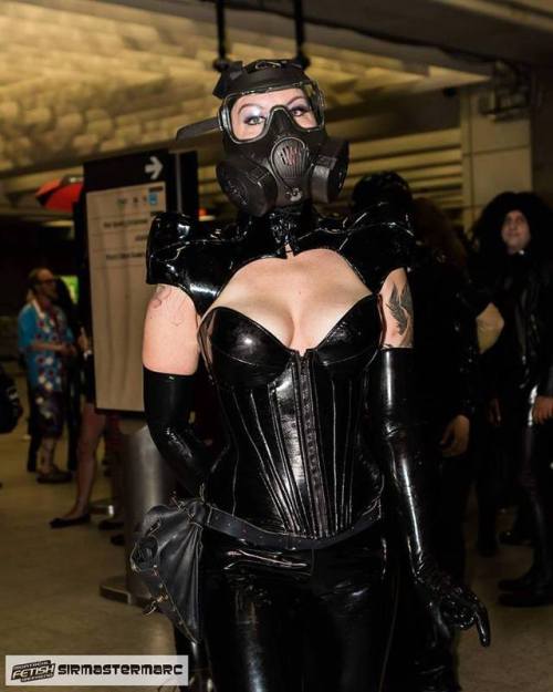 rubberreflections:Rubber Reflections - The best latex fetish...