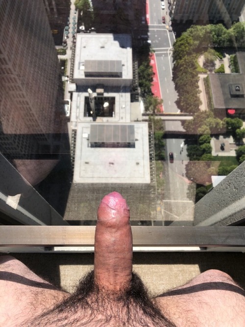 hornyguyinsf - A beautiful day to hang out Click here to follow...