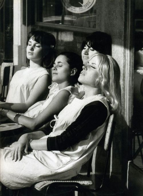 last-picture-show - Robert Doisneau, Hairdressers in the Sun, 1966